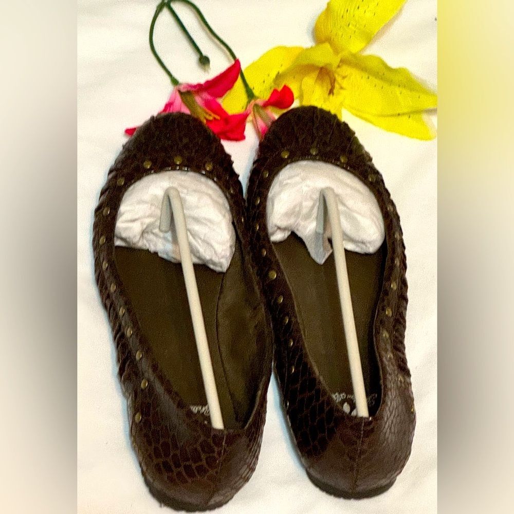 Timeless! Yellow Box subtle-leopard print flats! - Picture 3 of 14